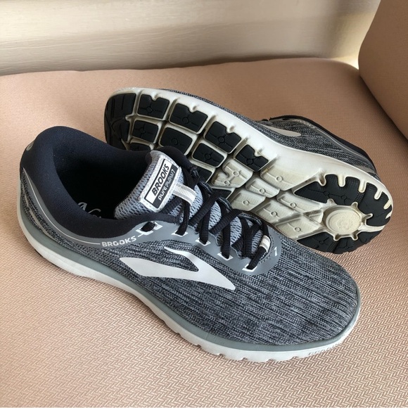 Brooks Flow 7 women’s running Gray / Black Sneakers shoe size 9.5 Medium - Picture 3 of 16